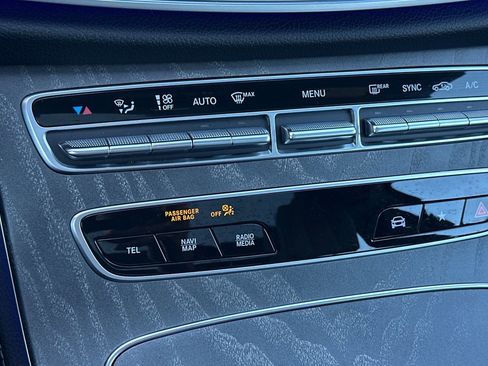 Used 2022 Mercedes-Benz E 350 Sedan image 18