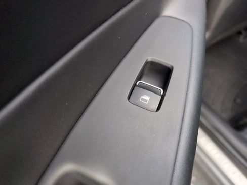 Used 2019 Hyundai Santa Fe Limited image 11