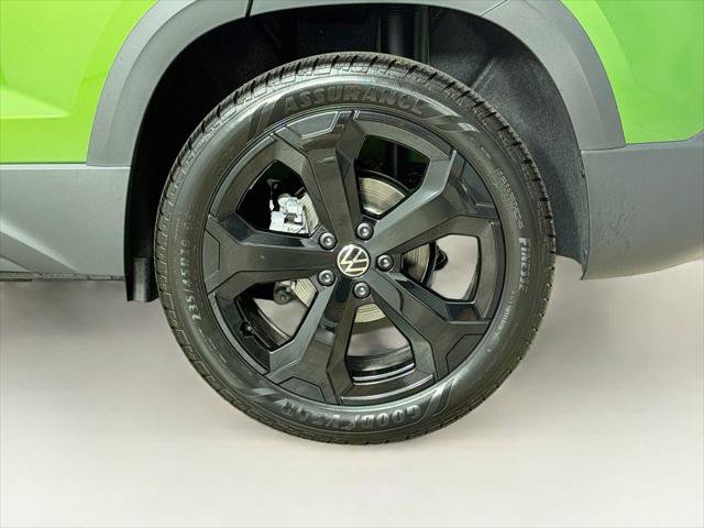 New 2027 Volkswagen Taos SE AWD/4WD image 31