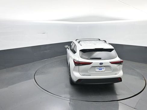 Used 2023 Toyota Highlander XLE AWD/4WD image 24