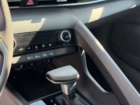 Used 2023 Hyundai Elantra SEL w/ Cargo Package FWD image 11