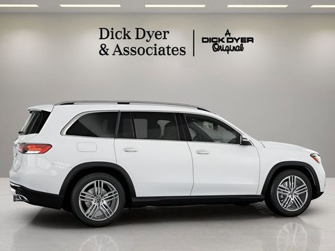 Used 2025 Mercedes-Benz GLS 450 4MATIC image 7