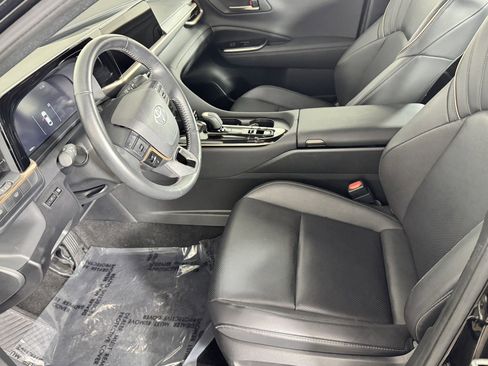 Used 2025 Toyota Crown image 11