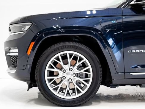 Used 2022 Jeep Grand Cherokee Summit w/ Advanced Protech Group IV AWD/4WD image 32
