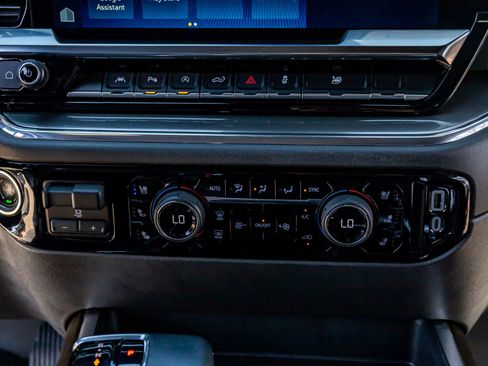 Used 2024 Chevrolet Silverado 1500 High Country w/ Technology Package image 26