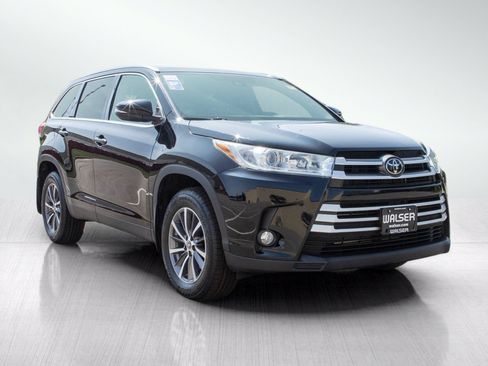 Used 2019 Toyota Highlander XLE AWD/4WD image 7
