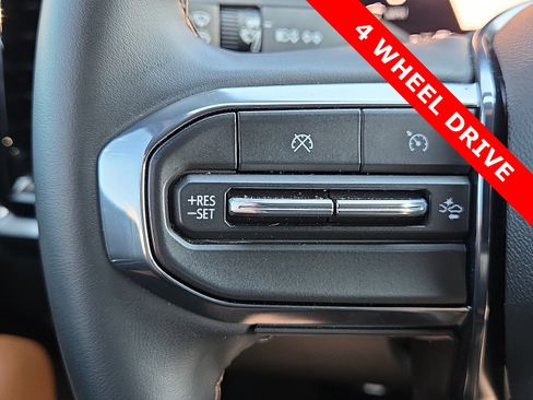 Used 2024 GMC Canyon AT4 w/ Technology Package image 21