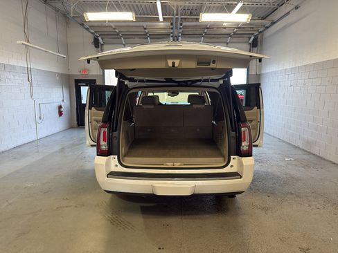Used 2016 GMC Yukon XL Denali w/ Open Road Package AWD/4WD image 13