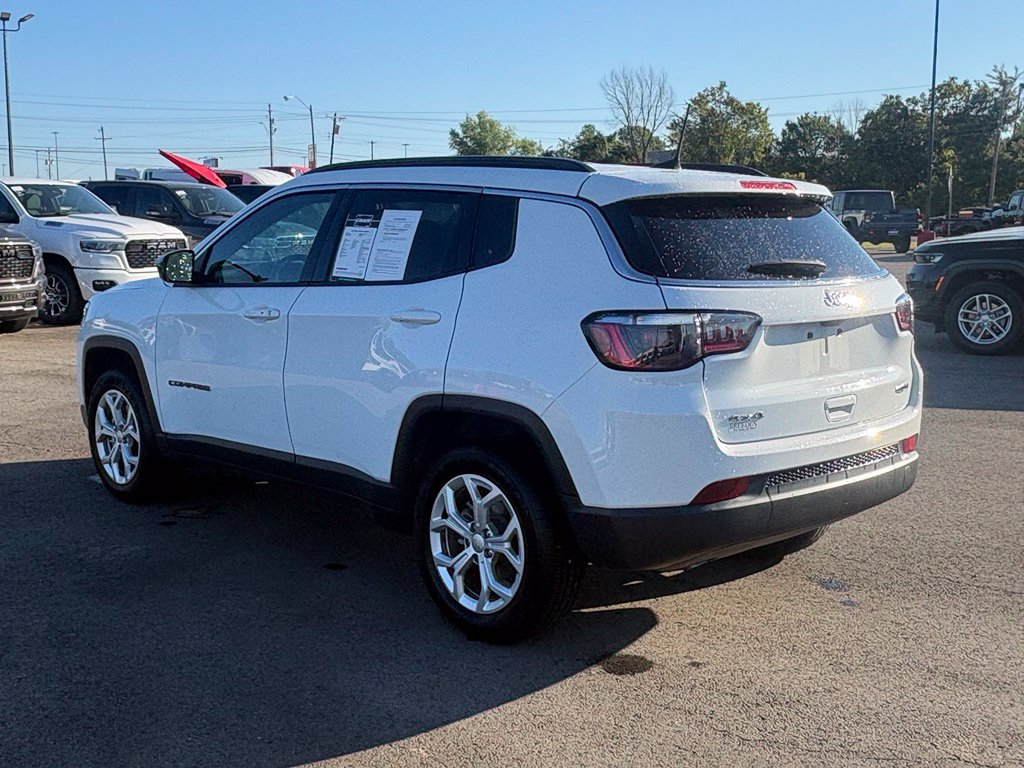 Used 2024 Jeep Compass Latitude AWD/4WD image 5