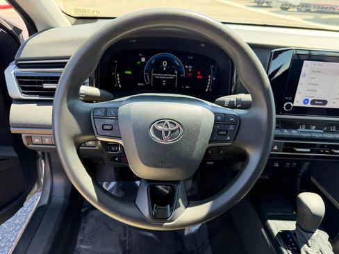 Used 2025 Toyota Camry LE FWD image 21