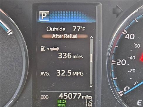 Used 2018 Toyota RAV4 LE AWD/4WD image 10