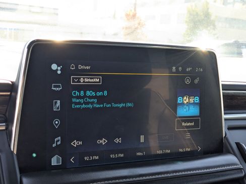 Used 2023 Chevrolet Suburban Premier image 19