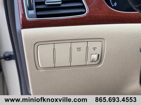 Used 2012 Hyundai Genesis 3.8 RWD image 28