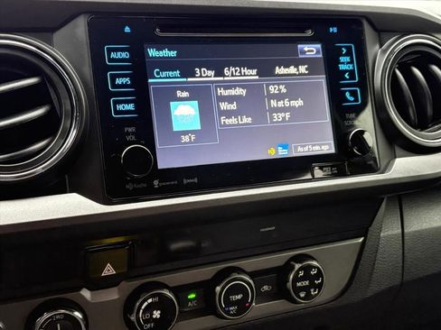 Used 2017 Toyota Tacoma TRD Sport image 12