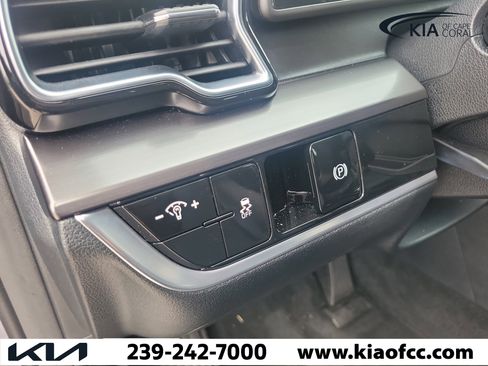 Used 2025 Kia Sportage EX FWD image 27