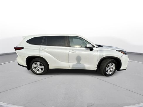 Used 2023 Toyota Highlander L image 5