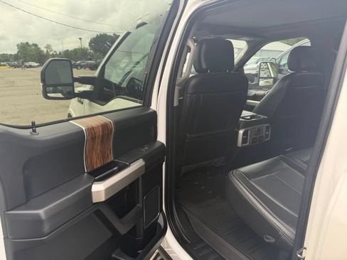 Used 2020 Ford F150 Lariat w/ Equipment Group 502A Luxury AWD/4WD image 8