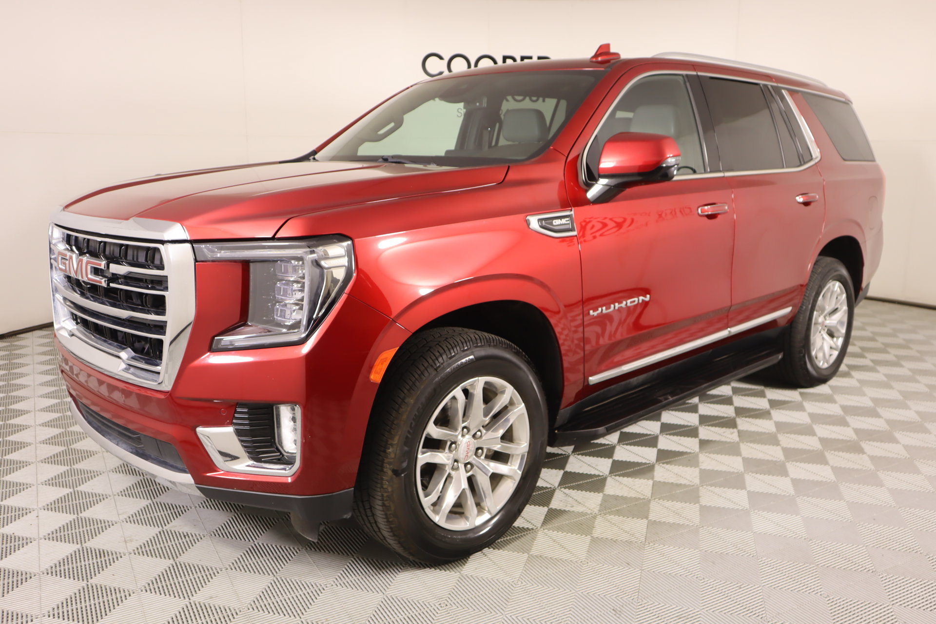 Used 2023 GMC Yukon SLT w/ SLT Premium Package AWD/4WD image 11