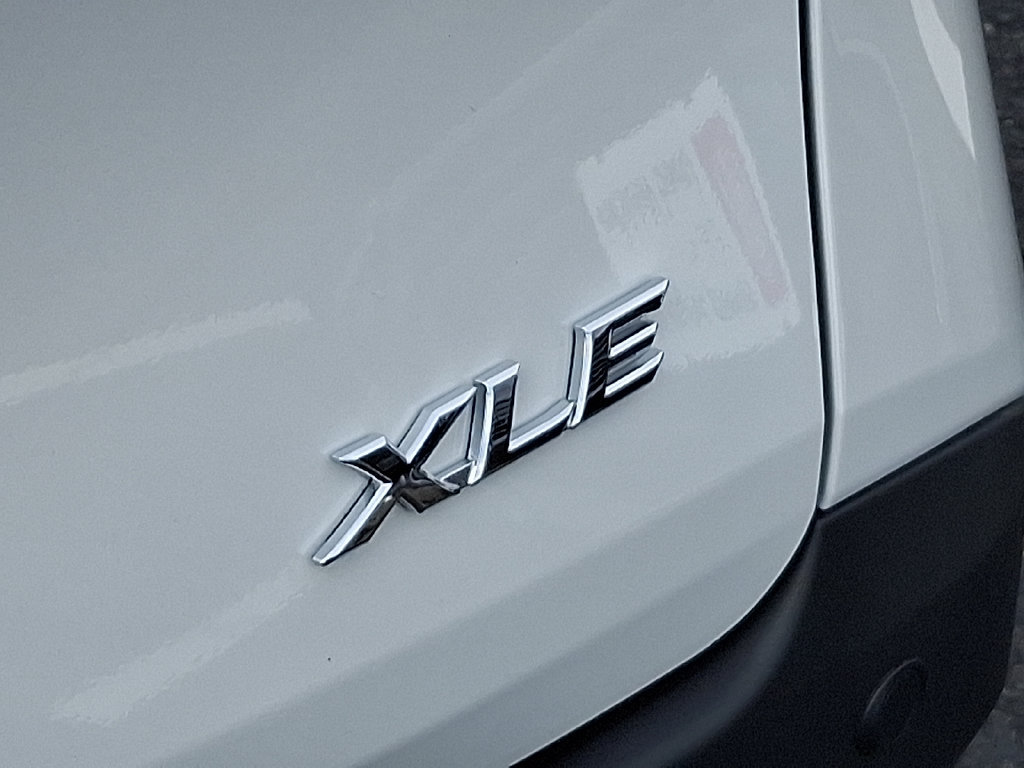 Used 2026 Toyota Sienna XLE FWD image 37