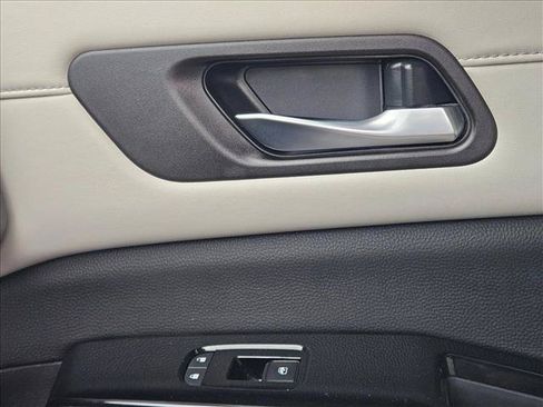 Used 2024 Nissan Pathfinder SL w/ SL Premium Package FWD image 13