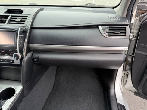 Used 2012 Toyota Camry SE FWD image 28