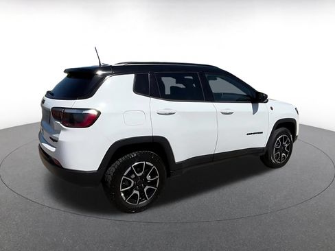 Used 2025 Jeep Compass Trailhawk AWD/4WD image 14