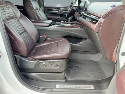 Certified 2024 Cadillac Escalade ESV Sport Platinum w/ LPO, ONYX Package image 31