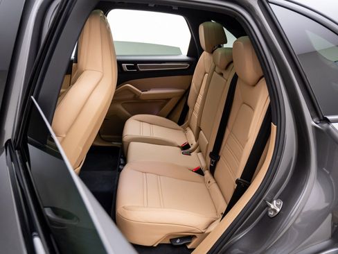 Certified 2023 Porsche Cayenne image 17