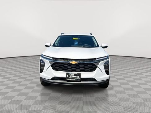 Certified 2025 Chevrolet Trax LT w/ LT Convenience Package FWD image 3