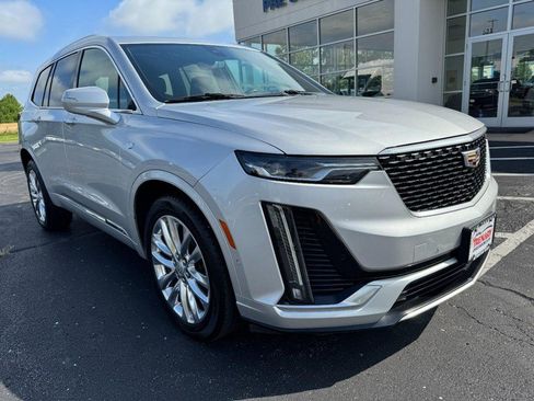 Used 2020 Cadillac XT6 Premium Luxury AWD/4WD image 2