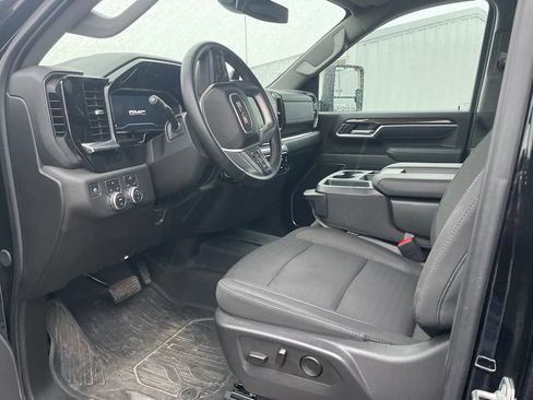 Used 2025 GMC Sierra 2500 SLE w/ SLE Value Package; AWD/4WD image 9