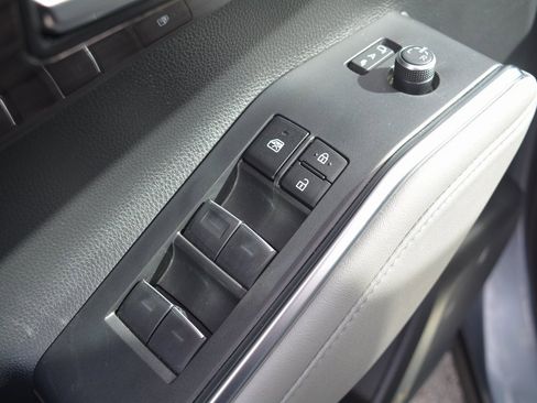 Used 2023 Toyota Highlander Limited image 9