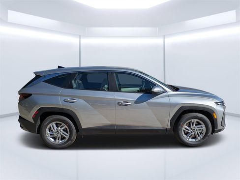 New 2026 Hyundai Tucson SE image 2