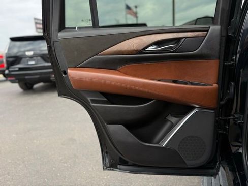 Used 2019 Cadillac Escalade Premium Luxury image 15