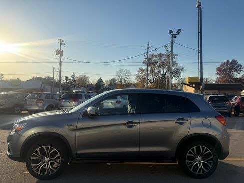 Used 2017 Mitsubishi Outlander Sport ES image 2