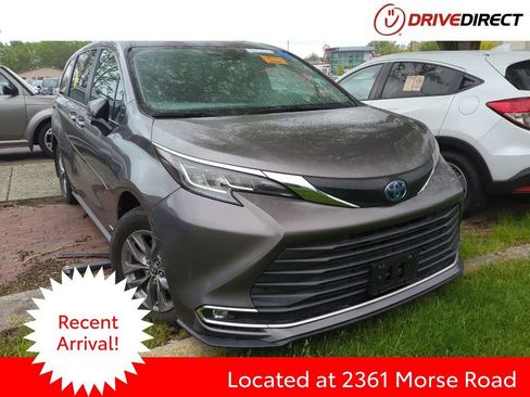 Used 2021 Toyota Sienna XLE AWD/4WD image 1