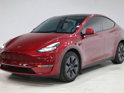 Used 2025 Tesla Model Y Long Range AWD/4WD image 3
