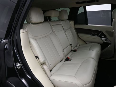 Used 2025 Land Rover Range Rover SE image 27