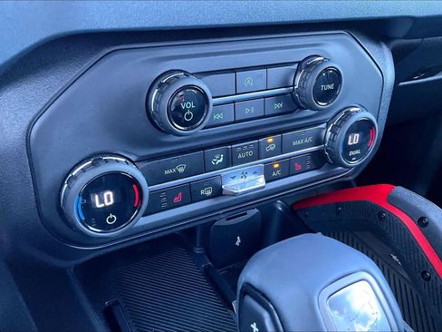 Used 2025 Ford Bronco Heritage Edition AWD/4WD image 34