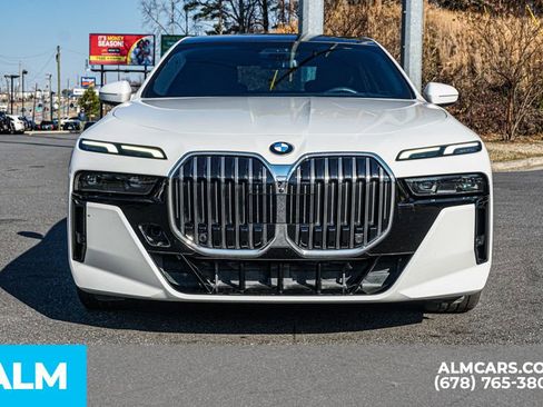 Used 2023 BMW 740i image 9