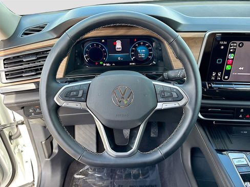 Used 2025 Volkswagen Atlas SE image 11