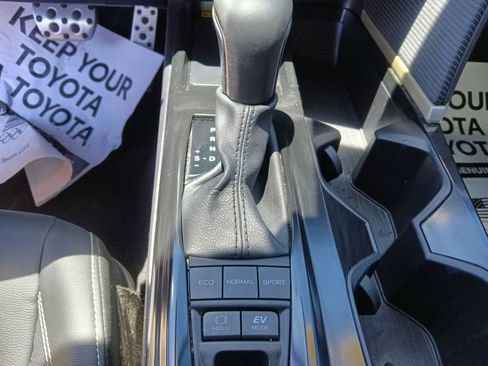 Used 2025 Toyota Camry SE FWD image 25