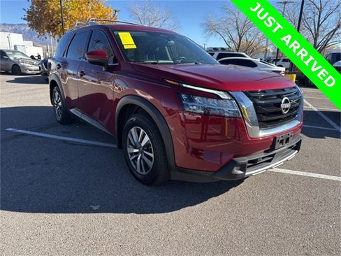 Used 2022 Nissan Pathfinder SL image 1