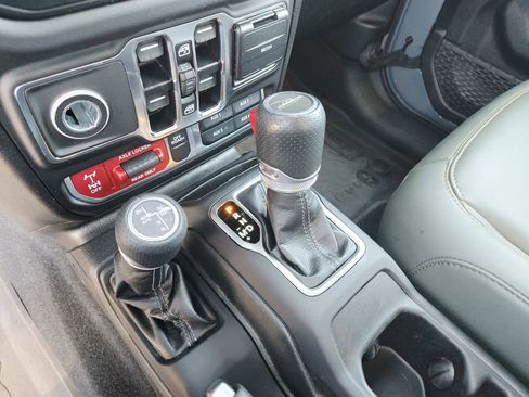 Used 2024 Jeep Gladiator Mojave AWD/4WD image 38