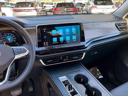 Certified 2024 Volkswagen Atlas SE image 6