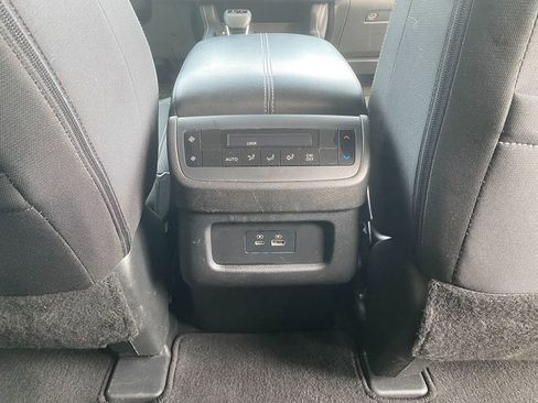 Used 2024 Nissan Pathfinder SV image 27