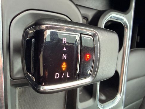 Used 2023 Chevrolet Silverado 1500 LTZ w/ LTZ Convenience Package II AWD/4WD image 40