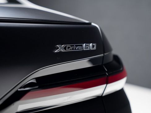 Used 2023 BMW i7 xDrive60 image 30