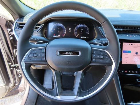 New 2026 Jeep Grand Cherokee L Limited AWD/4WD image 4
