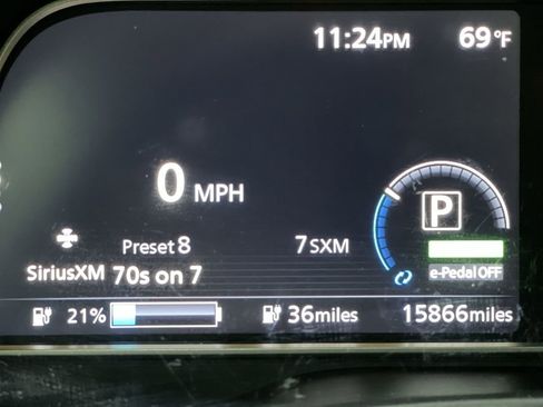 Used 2025 Nissan Leaf S image 19